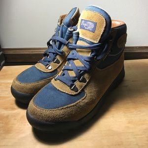 Men’s 9 Vasque hiking boots 🔥